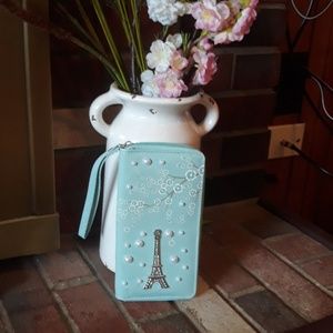 Claire's (icing) wallet